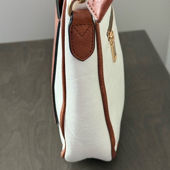 BOSTANTEN Crossbody Bag, Vegan Leather Hobo Handbag with Adjustable Guitar Strap - Picture 4 of 13